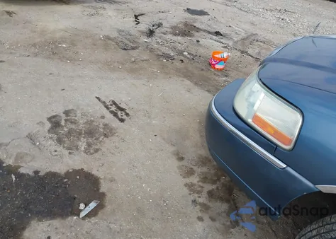 2003 Lincoln Town Car Executive z USA, uszkodzony, nr VIN 1LNHM81W23Y634095